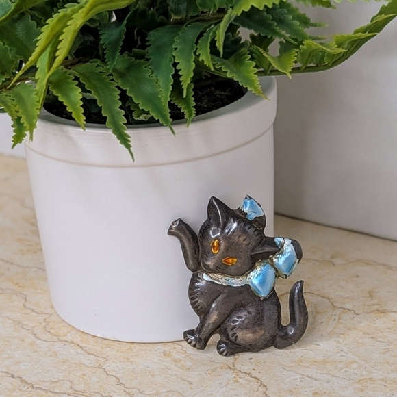 Vintage Pressed Sterling Silver Blue Ribbon Gold Eyes 1950's Kitten Cat Brooch - Picture 11 of 11
